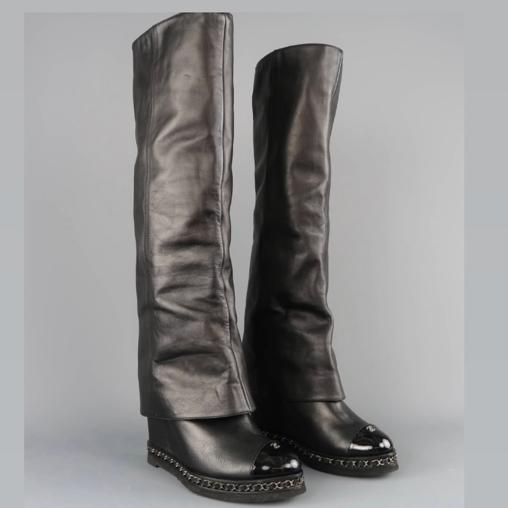 CHANEL CHAIN BOOT